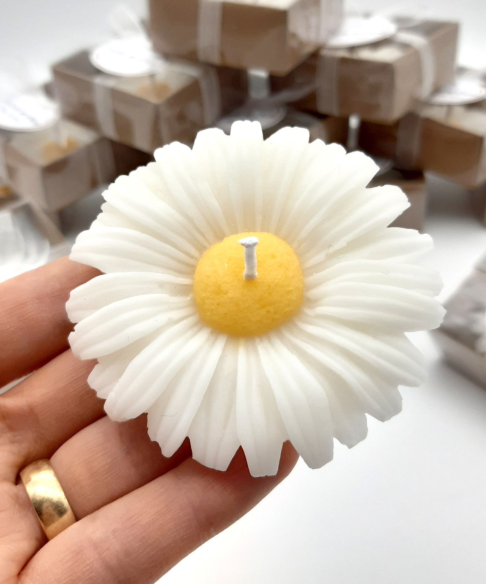 Return Gifts for favours Daisy Shaped Candle gifts for Wedding Party